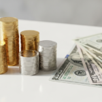 How does usdc maintain its 1:1 peg to the dollar